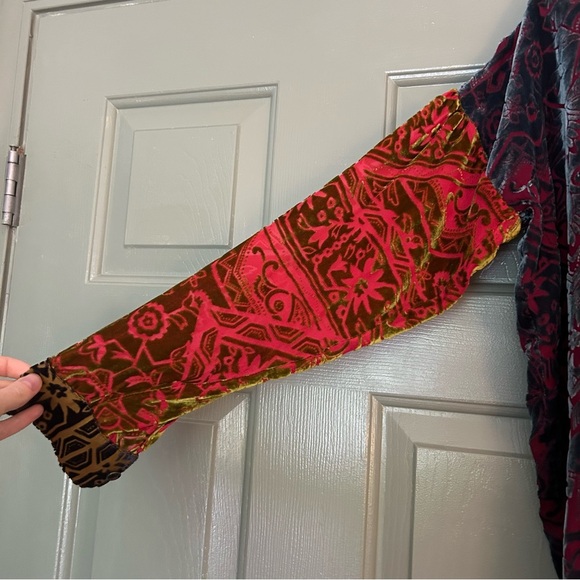 Johnny Was Frida Button Down Shirt in Muted Earth Tones Velvet - Picture 6 of 8